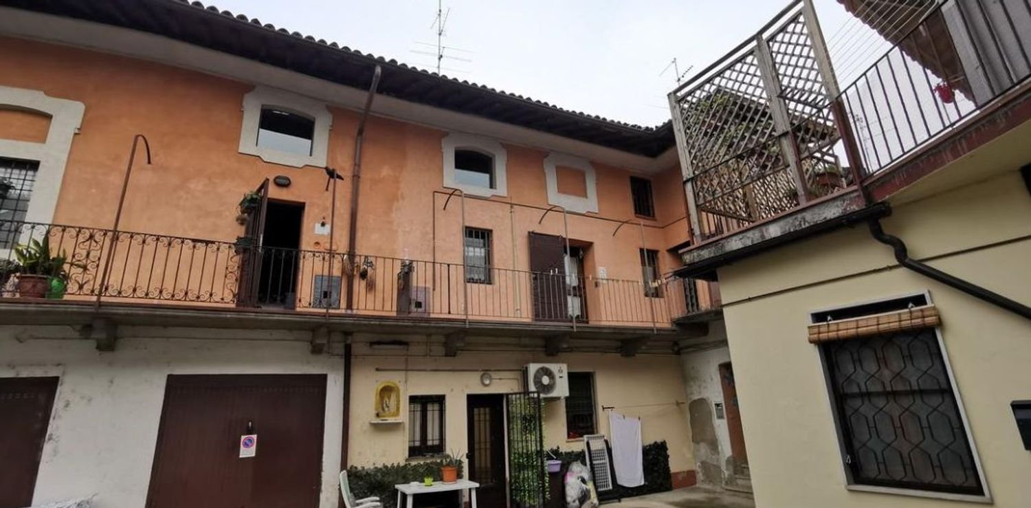 2-salle Appartement à Trezzo sull'Adda, Italy No. 14070