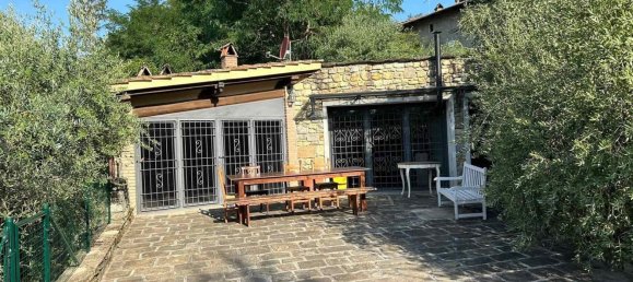 Дом с 6 комнатами в Виккьо, Италия № 200464 22