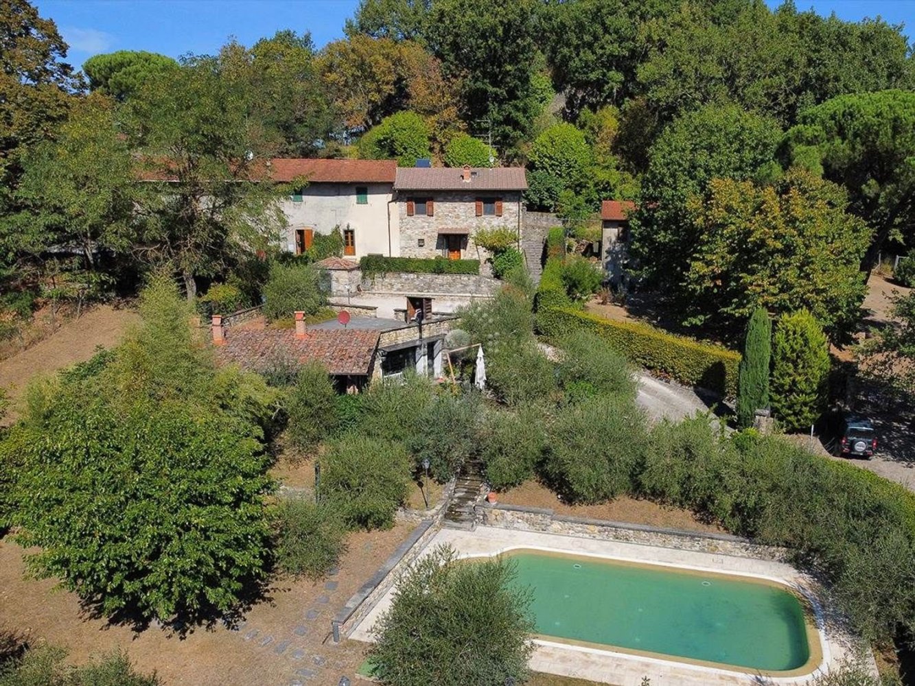 Дом с 6 комнатами в Виккьо, Италия № 200464