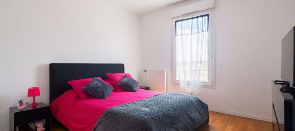 Apartamento de 3 dormitorios en Bezons, France No. 144175 7