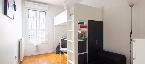Apartamento de 3 dormitorios en Bezons, France No. 144175 8
