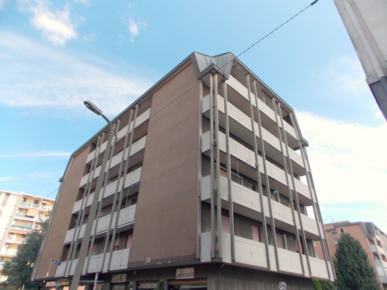 3 bedrooms Apartment in Lissone, Italy No. 378443