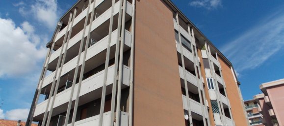 3 bedrooms Apartment in Lissone, Italy No. 378443 3