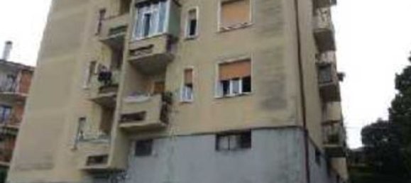 3 rooms Apartment in Besana in Brianza, Italy No. 186913 4