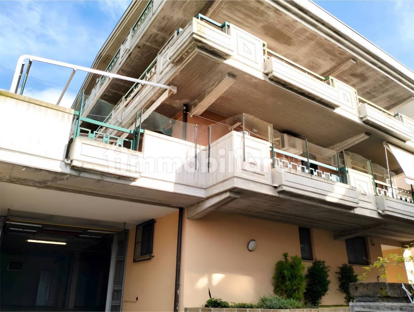 Apartamento de 2 dormitorios en Alba Adriatica, Italy No. 68939