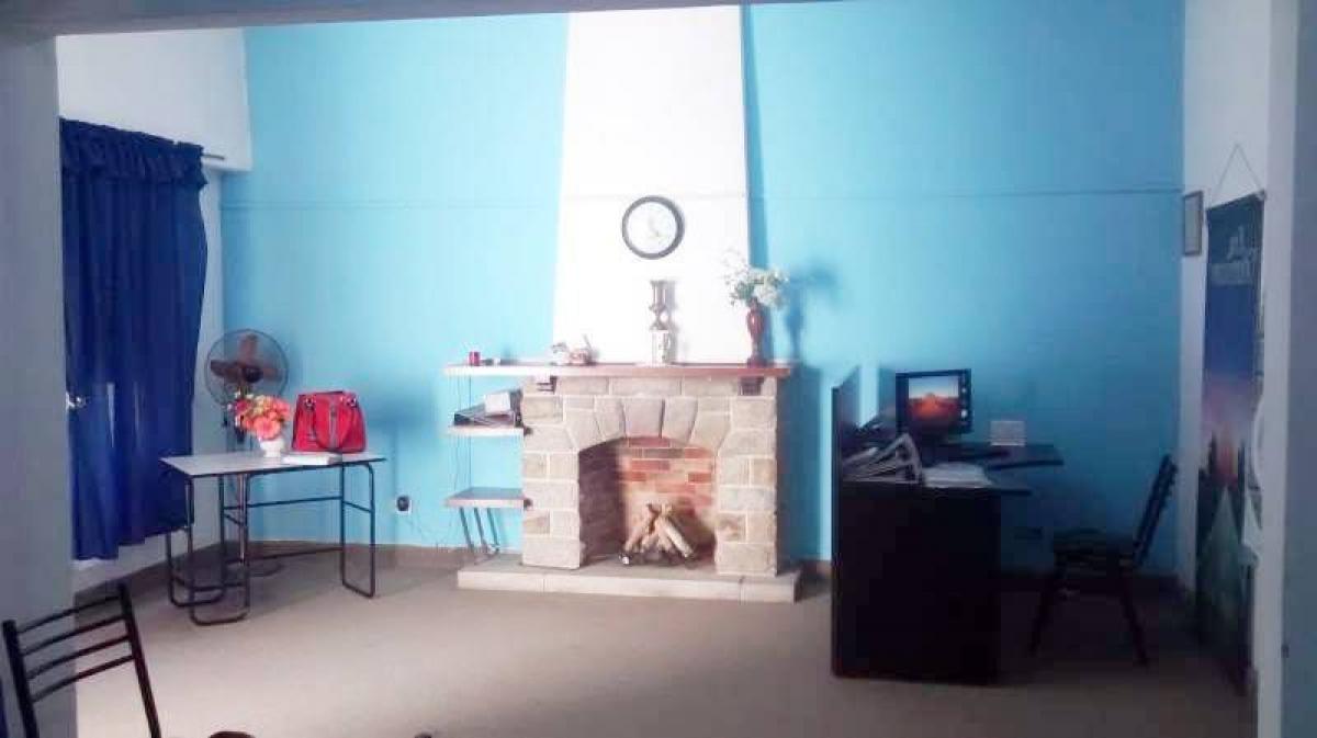 3 bedrooms House in Moron, Argentina No. 18541