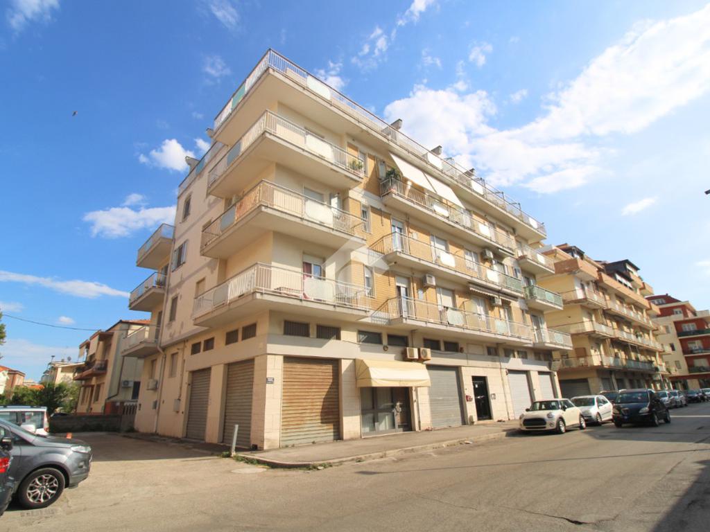 1 bedroom Apartment in Pescara, Italy No. 291843