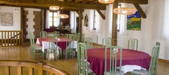 Casa de 8 dormitorios en Estissac, France No. 76381 8