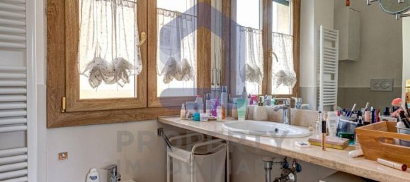 5 rooms Apartment in Florence, Italy No. 83898 9