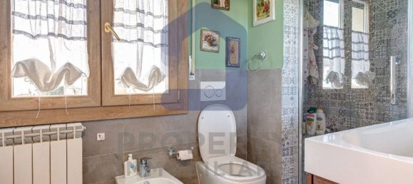 5 rooms Apartment in Florence, Italy No. 83898 11