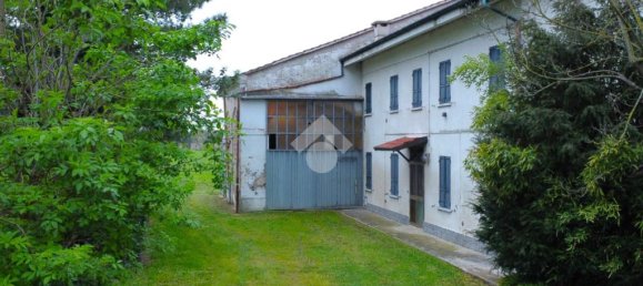 2 bedrooms House in Pegognaga, Italy No. 366518 3