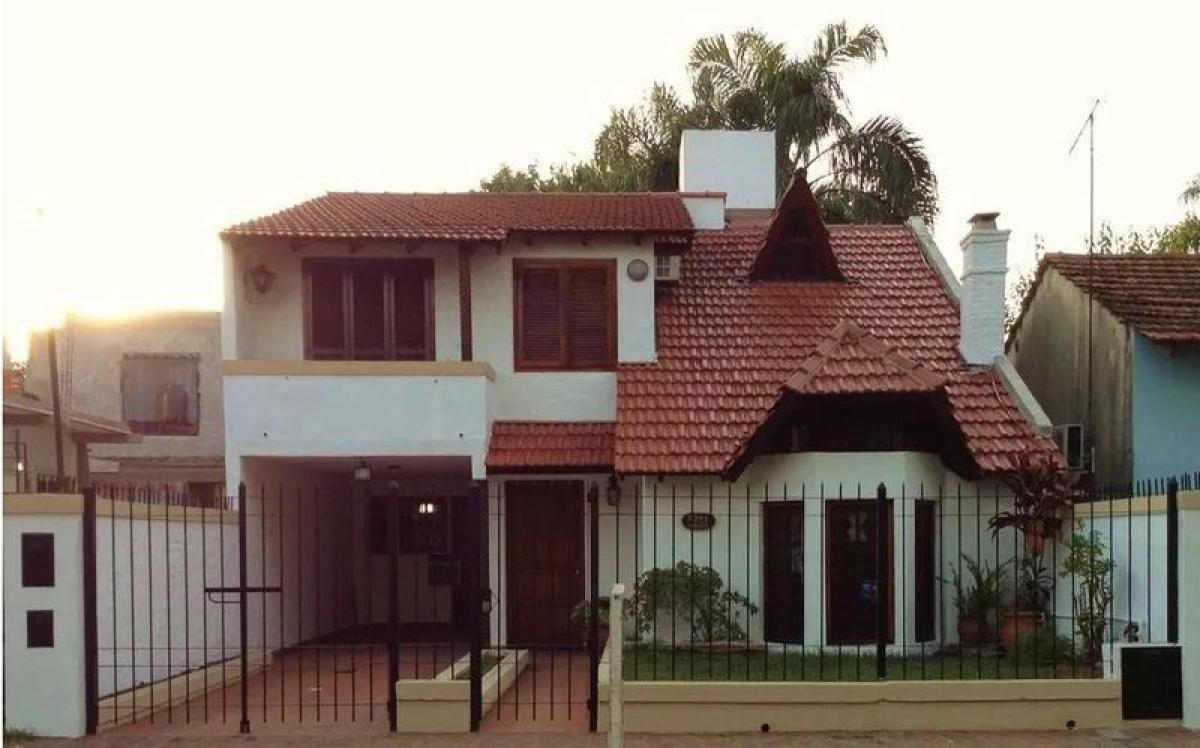 4 bedrooms House in Ituzaingo, Argentina No. 16950