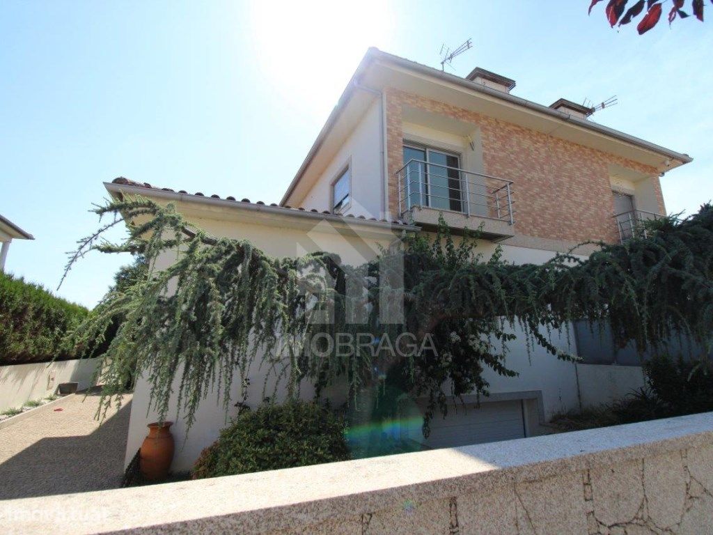 Casa de 4 dormitorios en Rendufe, Portugal No. 218596