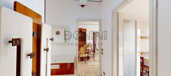 Apartamento de 2 dormitorios en Tradate, Italy No. 223482 2