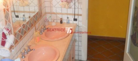 3 bedrooms Apartment in Lucca, Italy No. 11981 10