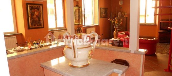 3 bedrooms Apartment in Lucca, Italy No. 11981 5