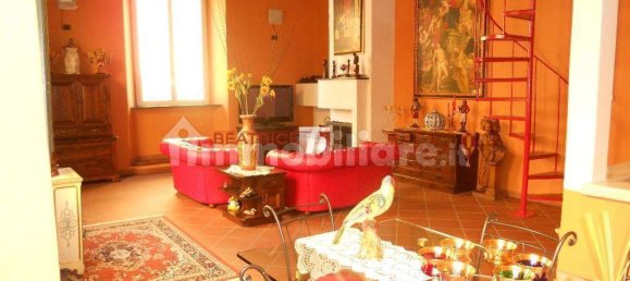 3 bedrooms Apartment in Lucca, Italy No. 11981 3