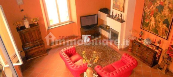 3 bedrooms Apartment in Lucca, Italy No. 11981 4