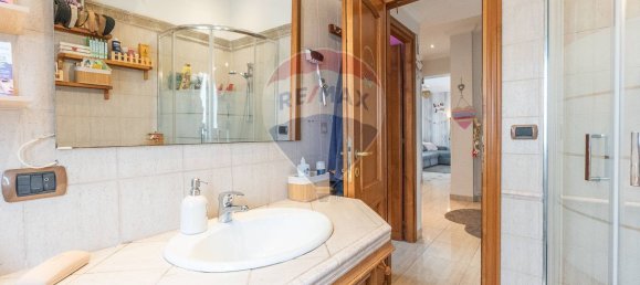 3 rooms Apartment in Rome, Italy No. 8841 41