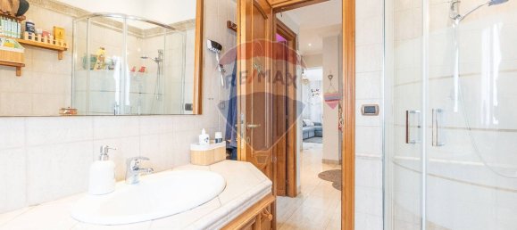 3 rooms Apartment in Rome, Italy No. 8841 42