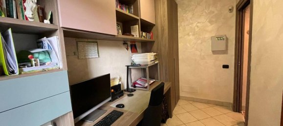 3-salle Appartement à Rome, Italy No. 110723 4
