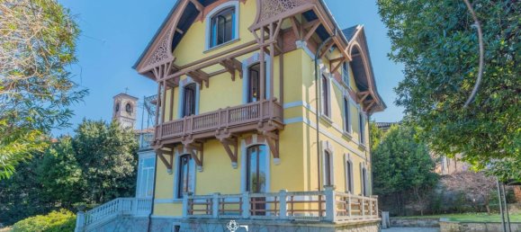 Villa de 7 dormitorios en Porto Valtravaglia, Italy No. 67804 2