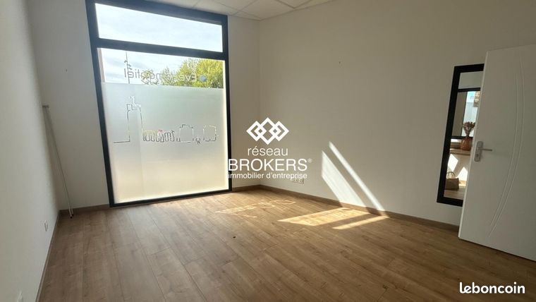  مكتب في Le Havre, France 240متر مربع رقم 359952