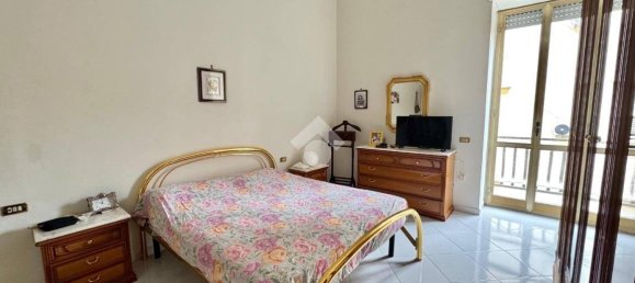 2 Schlafzimmer Wohnung in Naples, Italy, Nr. 319190 32