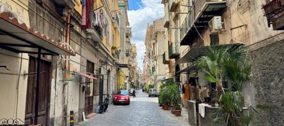 2 Schlafzimmer Wohnung in Naples, Italy, Nr. 319190 19