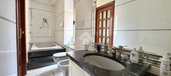 2 Schlafzimmer Wohnung in Naples, Italy, Nr. 319190 41