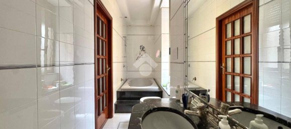 2 Schlafzimmer Wohnung in Naples, Italy, Nr. 319190 62