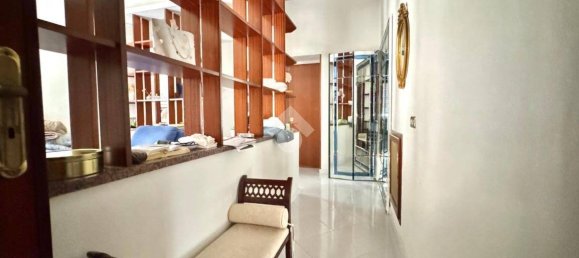 2 Schlafzimmer Wohnung in Naples, Italy, Nr. 319190 30