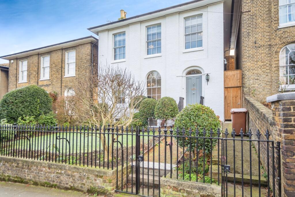 4 bedrooms House in Gillingham, United Kingdom No. 10453