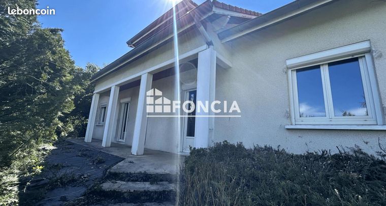 Casa de 3 dormitorios en Loire, France No. 306021