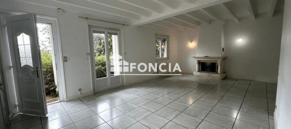 Casa de 3 dormitorios en Loire, France No. 306021 4