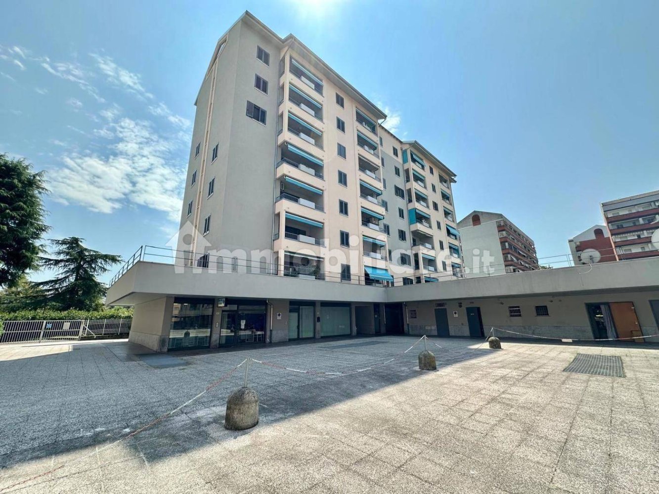 1-salle Propriété commerciale à Opera, Italy No. 299073