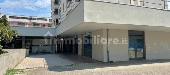 1-salle Propriété commerciale à Opera, Italy No. 299073 12