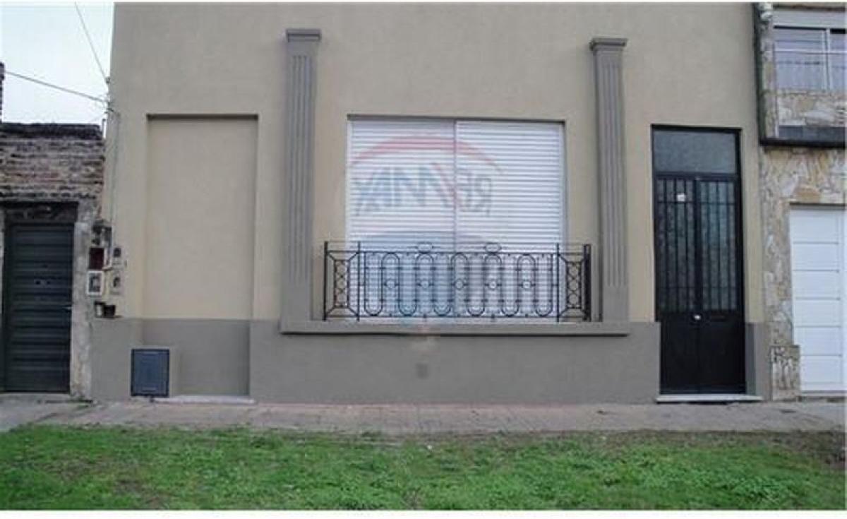 4 bedrooms House in Lanus, Argentina No. 60906