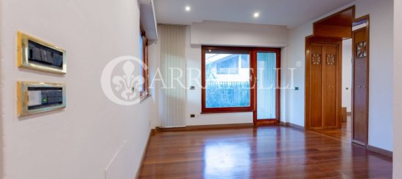 2 bedrooms Villa in Rome, Italy No. 232075 13