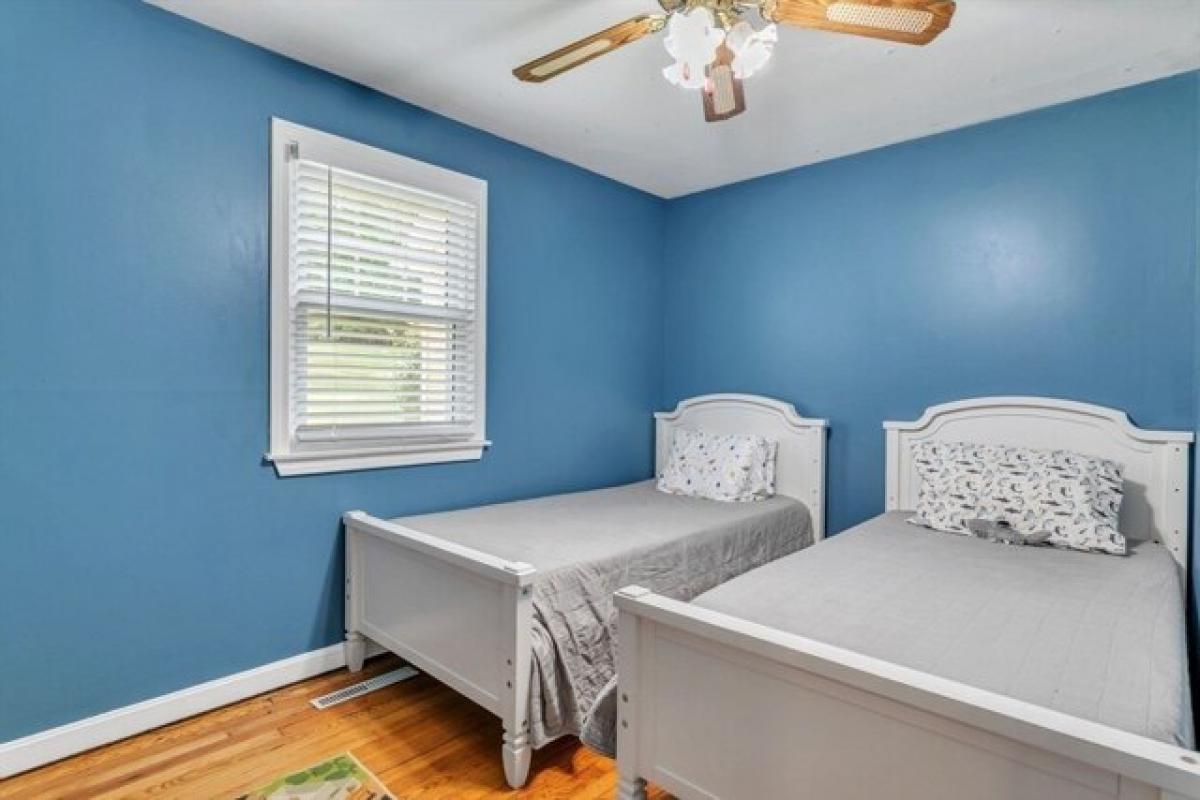 3 bedrooms House in Southwick, USA No. 381414