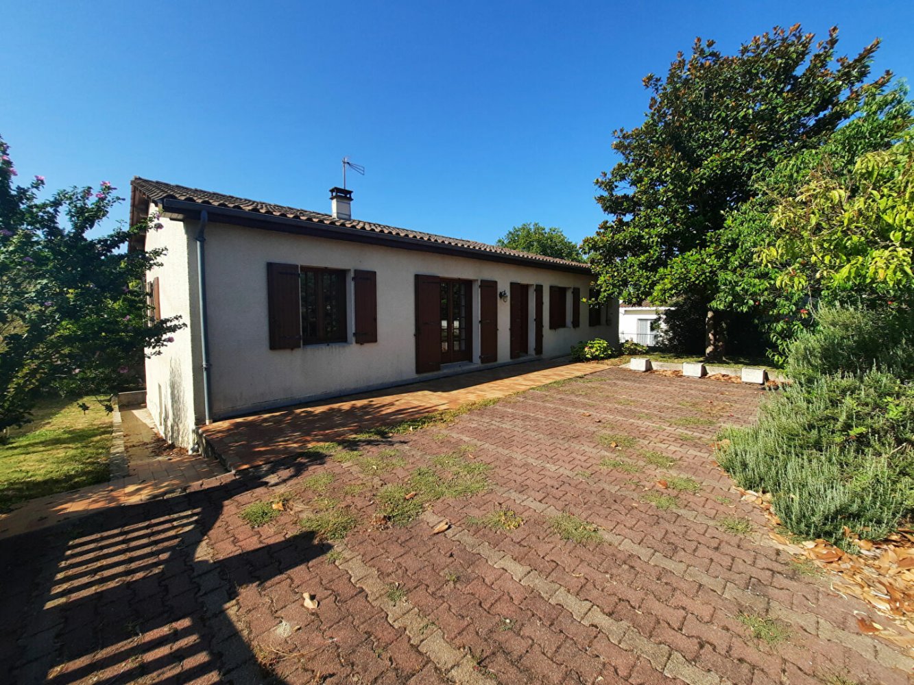 3 bedrooms House in Saintes, France No. 303972