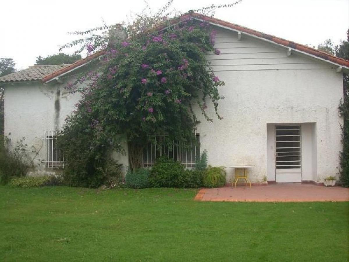 3 bedrooms Farm in Canuelas, Argentina No. 50045