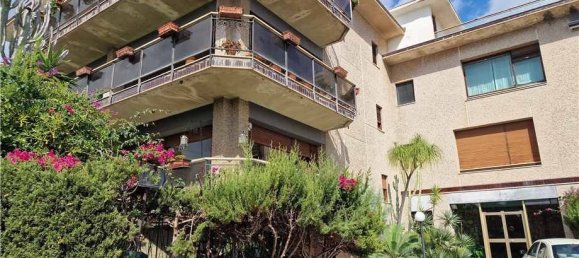 Apartamento de 3 dormitorios en Messina, Italy No. 354102 3