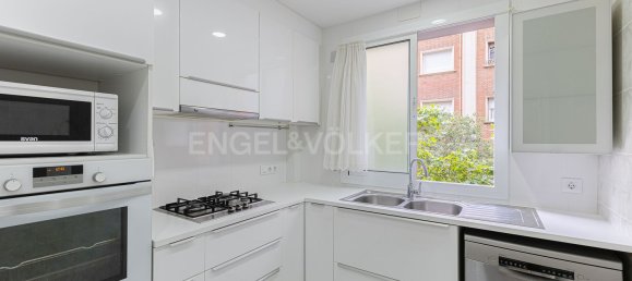 Apartamento de 4 dormitorios en Barcelona, Spain No. 171064 22