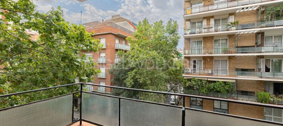 Apartamento de 4 dormitorios en Barcelona, Spain No. 171064 2