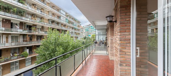 Apartamento de 4 dormitorios en Barcelona, Spain No. 171064 4