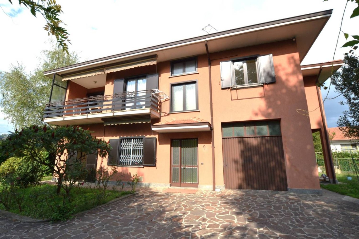 Villa de 4 dormitorios en Missaglia, Italy No. 127735