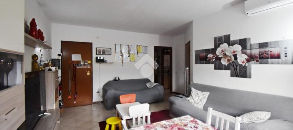 4 rooms Apartment in Ivrea, Italy No. 52415 3