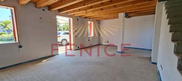 3 bedrooms Villa in Volpago del Montello, Italy No. 328412 3