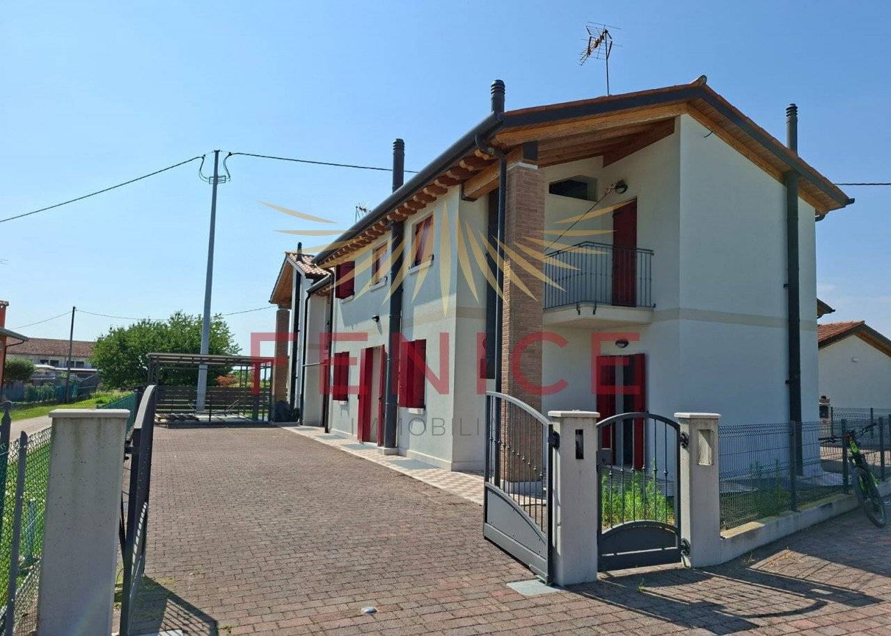 3 bedrooms Villa in Volpago del Montello, Italy No. 328412